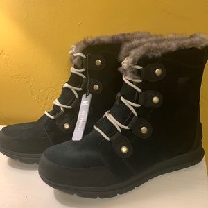 NWOT Sorel snow boots